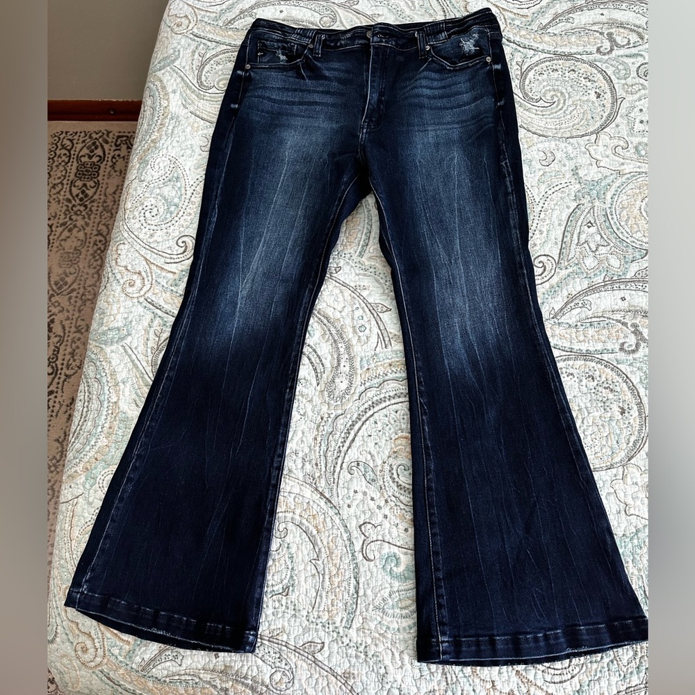 NWOT Maurice’s bell bottom jeans size 32 Regular length